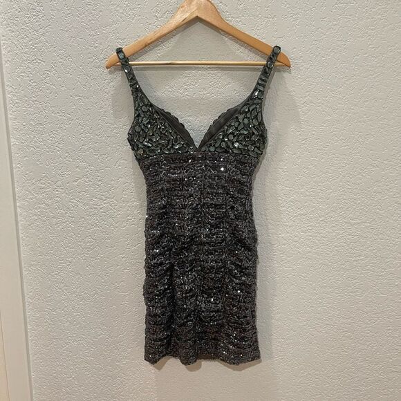 Royal Queen Collection Formal Gray Beaded and Sequin Party Dress Size 4 - Picture 2 of 7